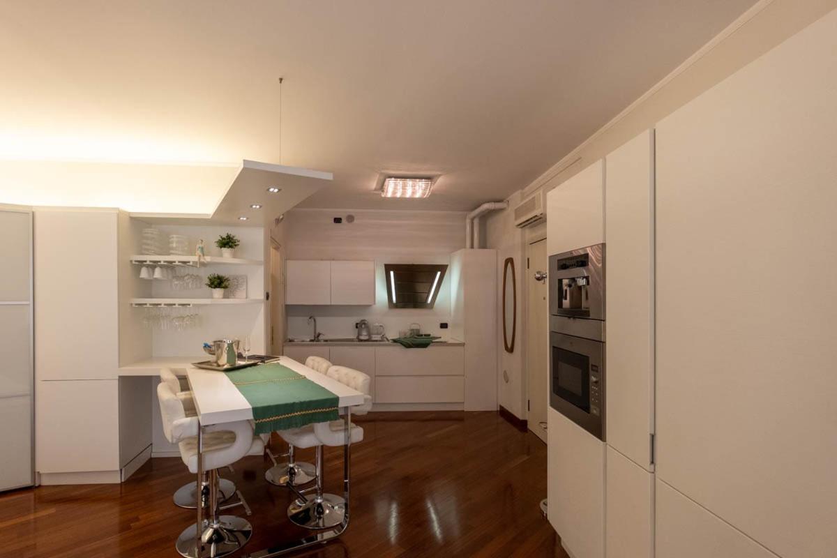 Luxe In The City Apartment เวโรนา ภายนอก รูปภาพ